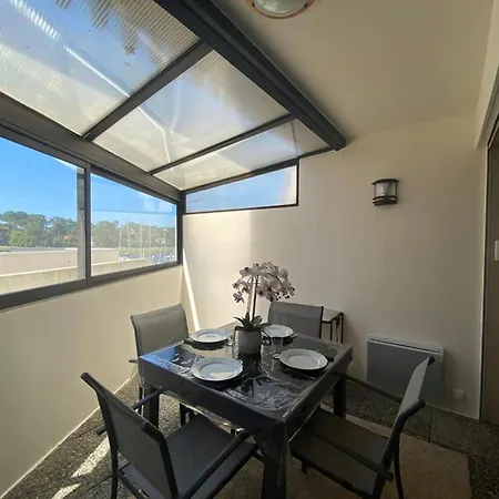 Apartment T2 Avec Veranda, Sur Le Port De Capbreton, Proche Commodites, Pouvant Accueillir 4 Pers. - Fr-1-413-177 *